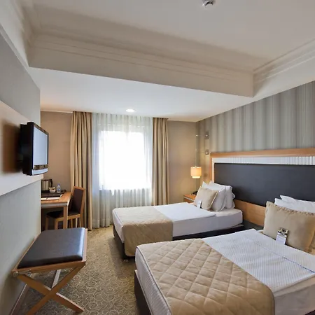 Grand S Hotell 4*